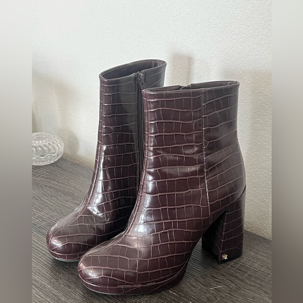 New RACHEL ZOE Platform Bootie Crocodile Embossed In Deep Mahagony Size 7